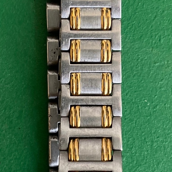 Authentic Gucci date just watch - Picture 2 of 6